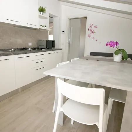 Дом отдыха 82 Igea Marina Con 3 *